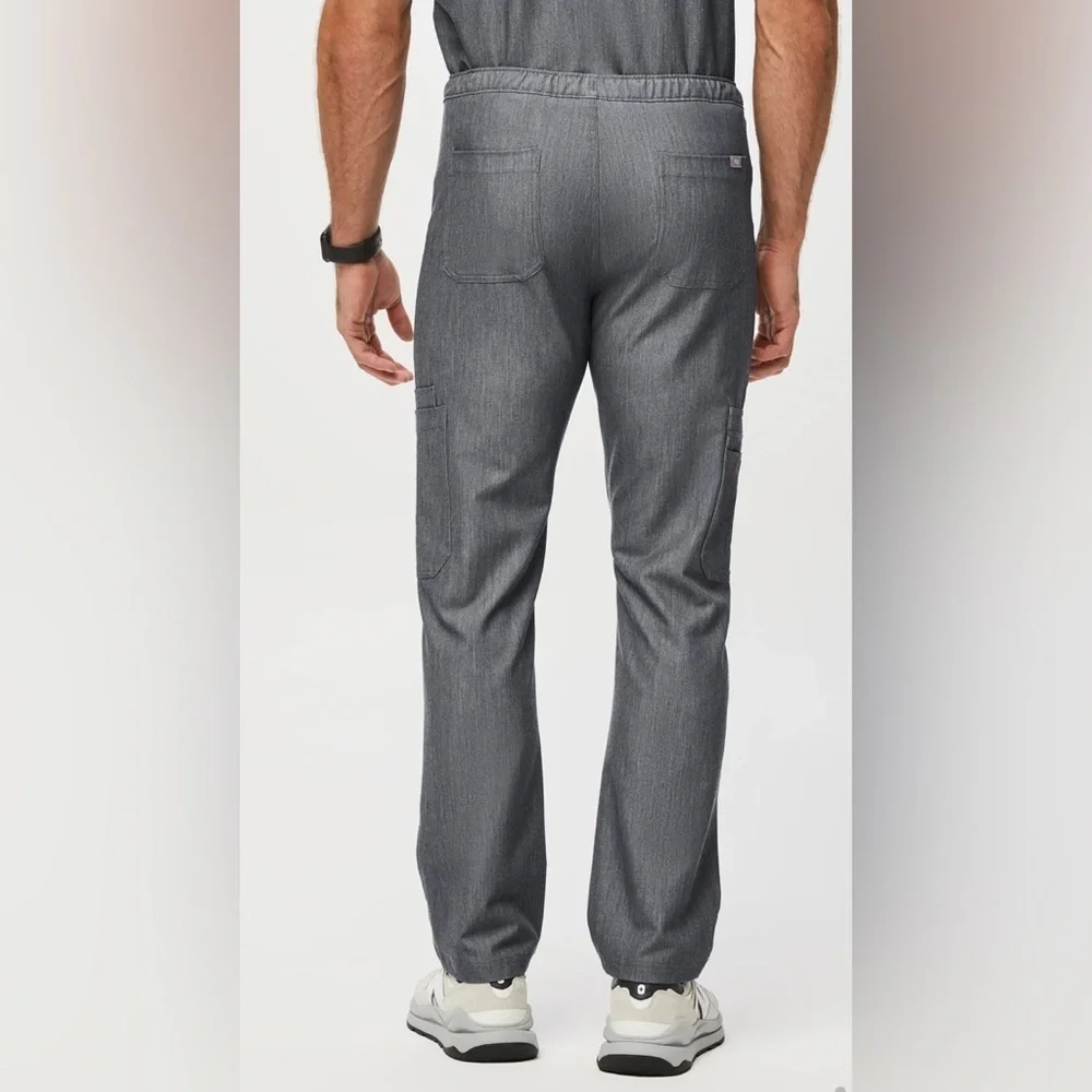 Figs Men’s Cairo Cargo Scrub Pants in Graphite Sz M